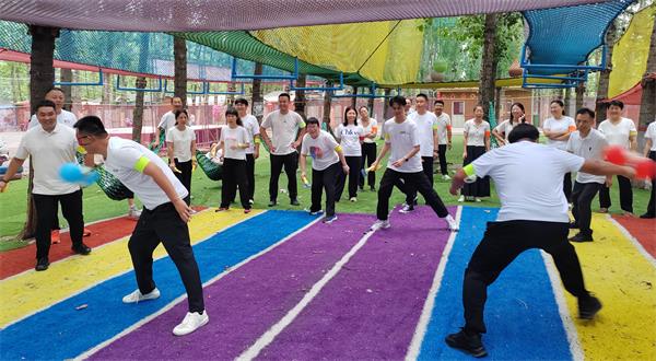 公司營(yíng)銷(xiāo)中心舉行趣味闖關(guān)團(tuán)建活動(dòng) 公司營(yíng)銷(xiāo)中心舉行趣味闖關(guān)團(tuán)建活動(dòng)